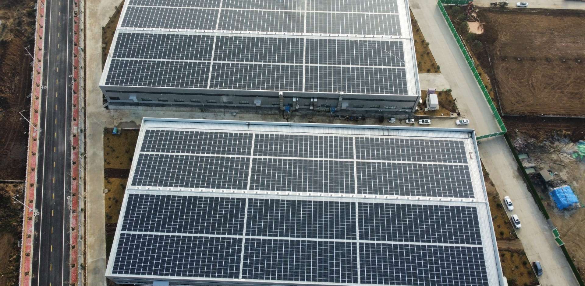 1920-2021年3月，河南唐河縣 中部食品城BIPV光伏項(xiàng)目，裝機(jī)量1.8MW，年發(fā)電200萬(wàn)度，滿足45%用電需求.jpg